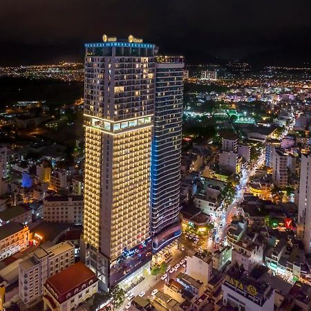 Virgo Hotel Nha Trang Luaran gambar Aerial view of the hotel at night