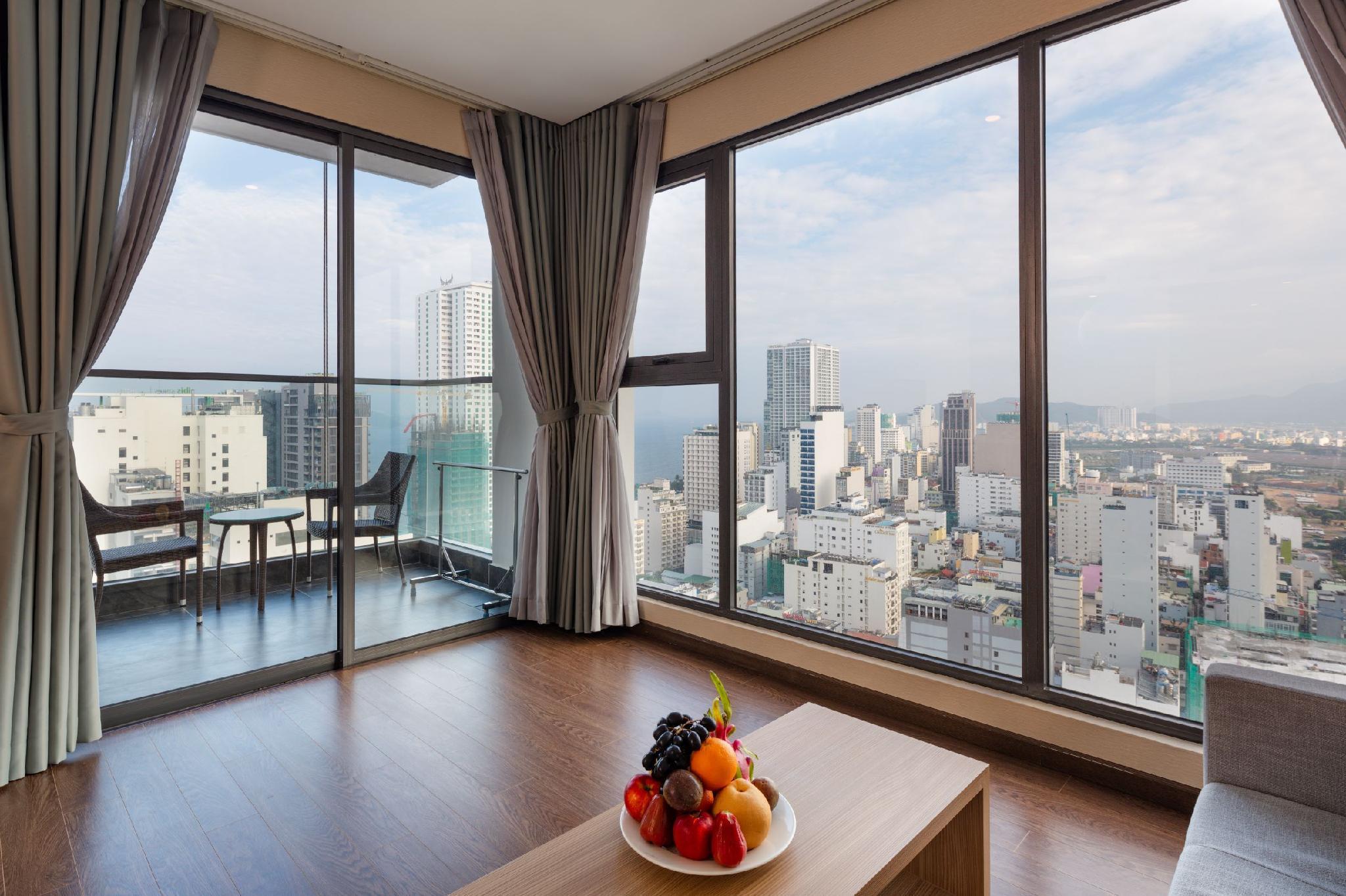 Virgo Hotel Nha Trang Luaran gambar A view of the city from a suite at the hotel