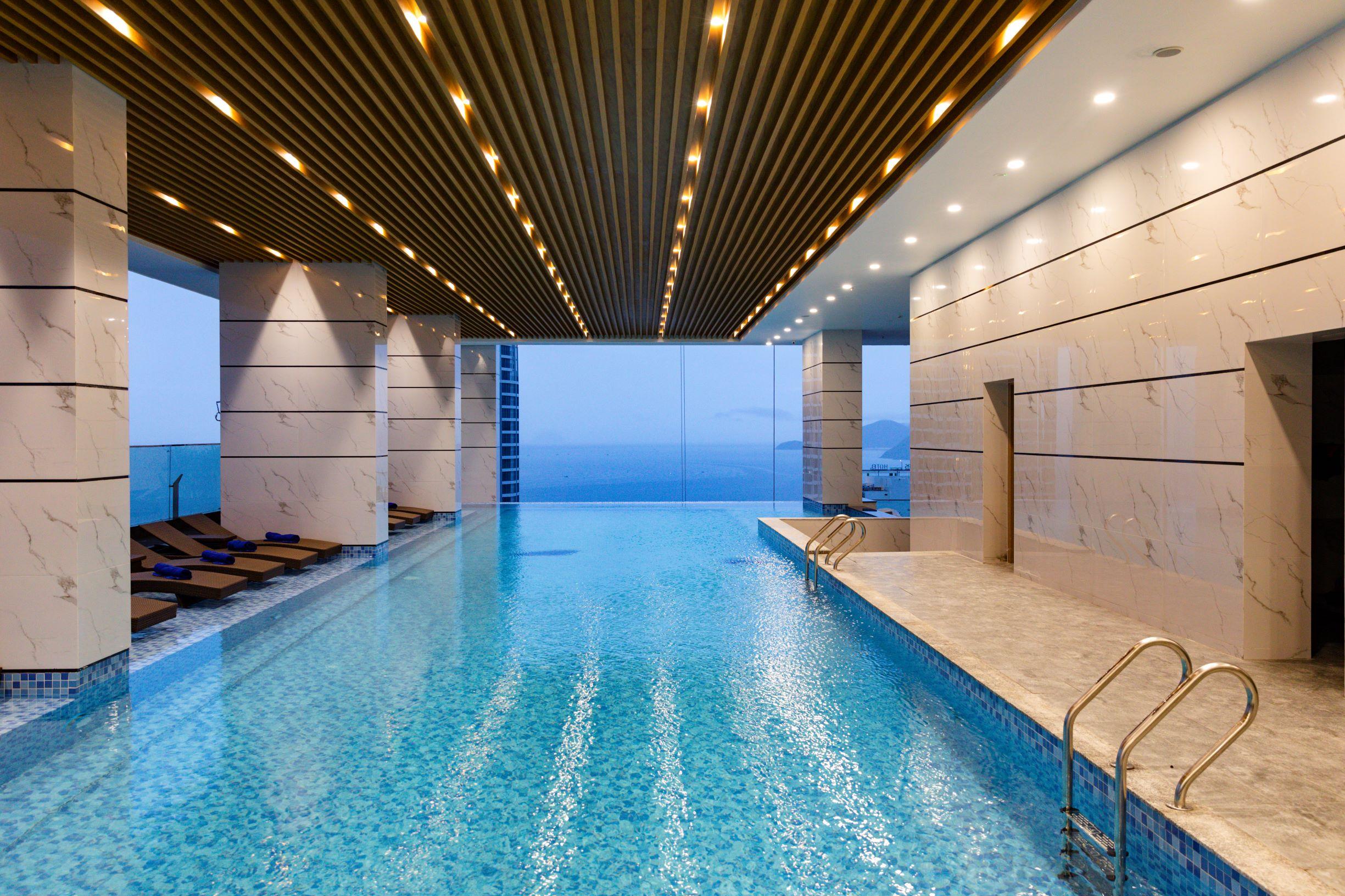 Virgo Hotel Nha Trang Luaran gambar Infinity pool at the 360° Sky Lounge