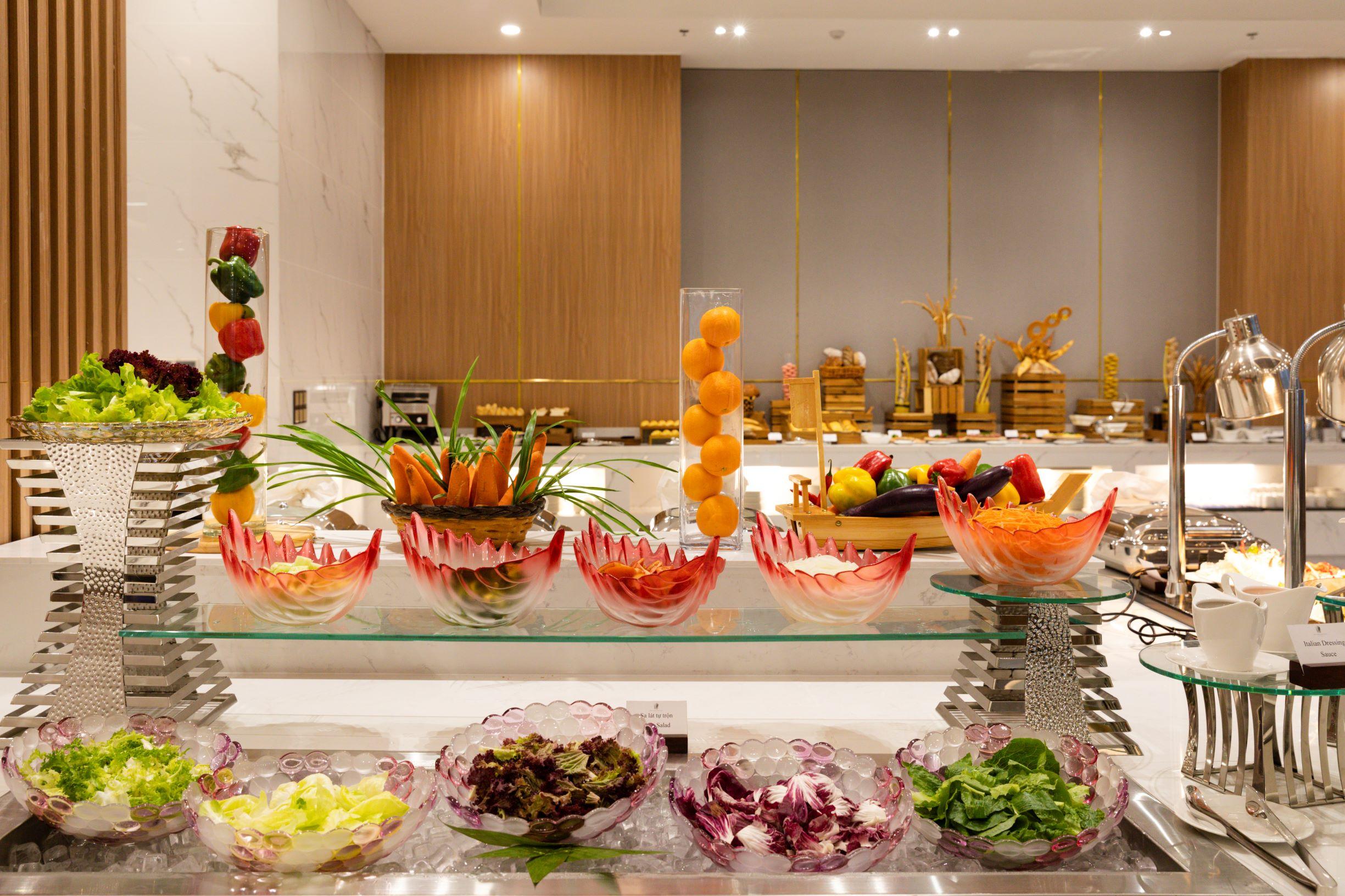 Virgo Hotel Nha Trang Luaran gambar A salad bar