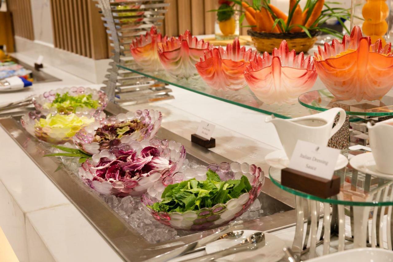 Virgo Hotel Nha Trang Luaran gambar A salad bar