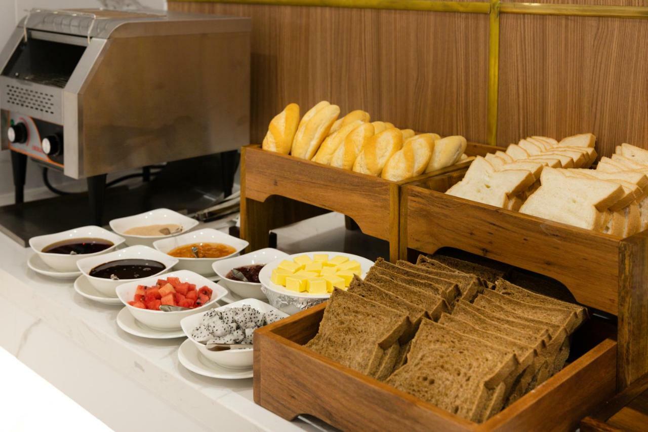 Virgo Hotel Nha Trang Luaran gambar A selection of bread and spreads