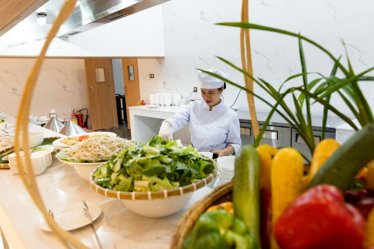 Virgo Hotel Nha Trang Luaran gambar A chef working in a hotel kitchen